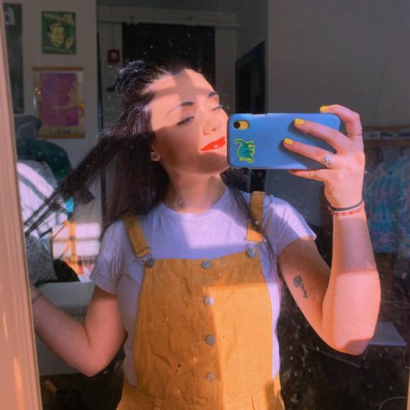 Savannah (insta @bumblebee.thrifts) - Picture 1 of 1